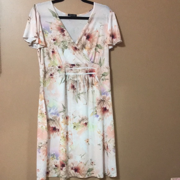 Fresh of LA Dresses & Skirts - Floral V-Neck Women’s Dress Size XL